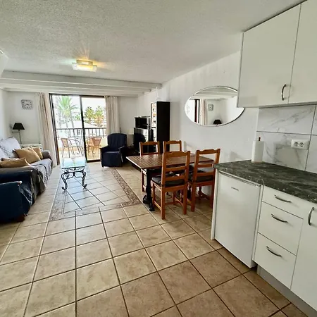 Americas Front Line Apartman